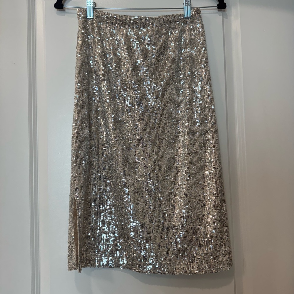 Adorable and versatile gold sequin skirt